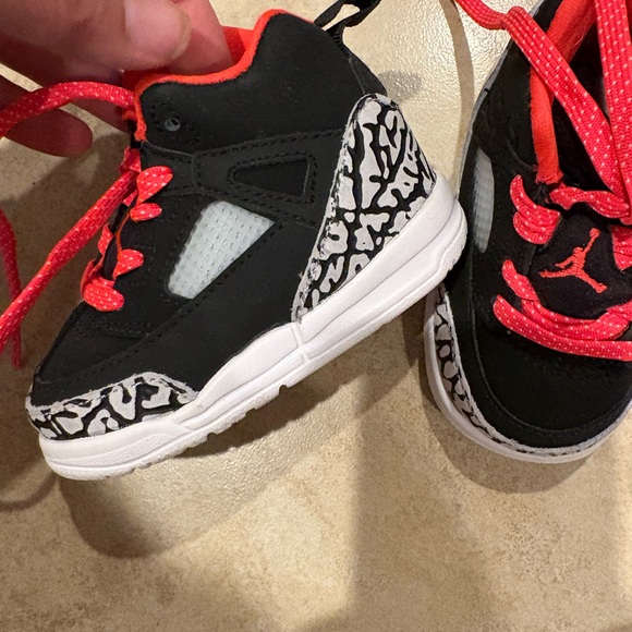 Nike Other - Nike Kids Black and Red Patterned Sneakers